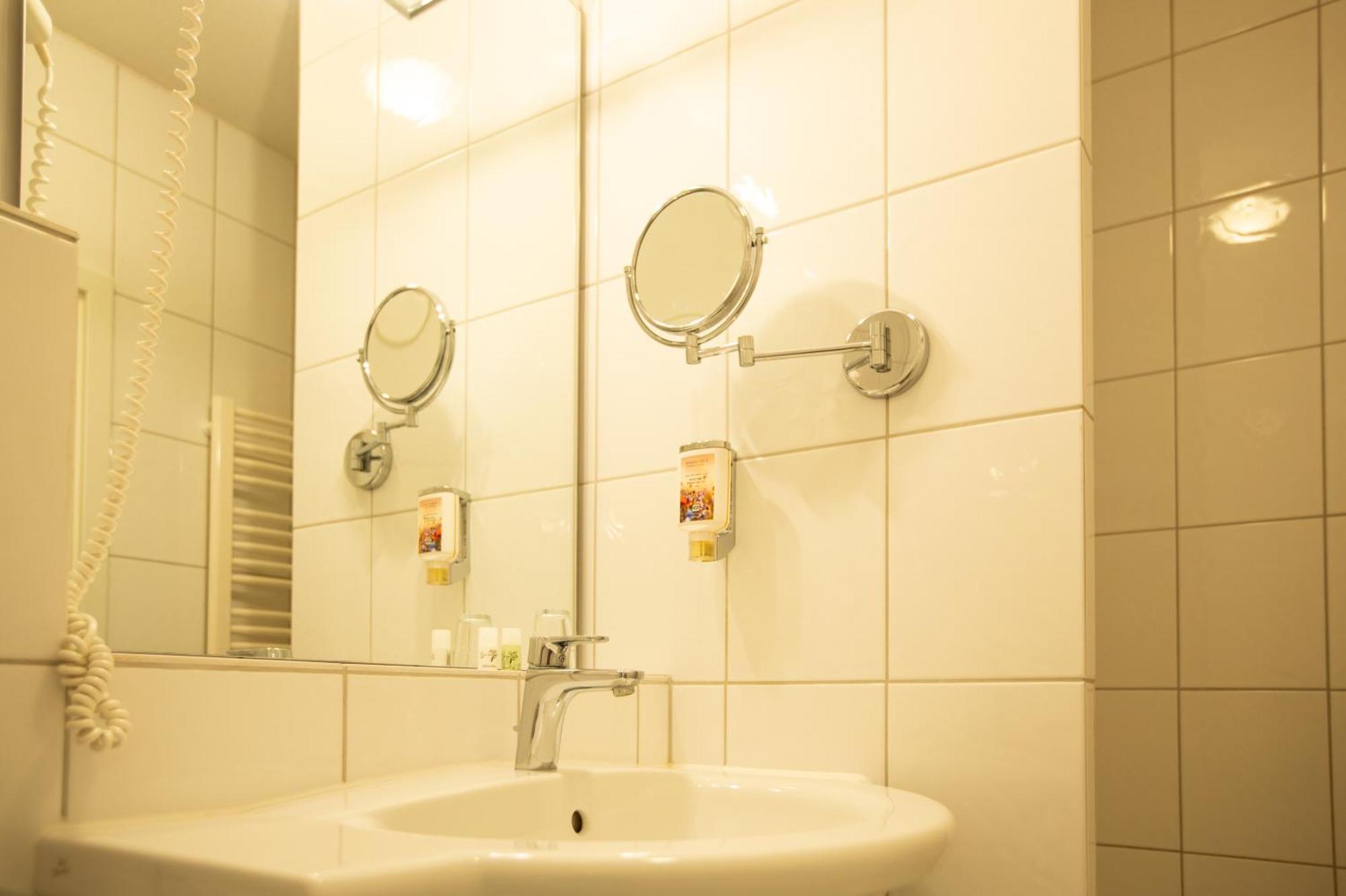 Ringhotel Appelbaum ギュータースロー エクステリア 写真